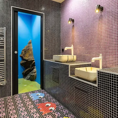 Black Diamond - Tango Charlie Chalet