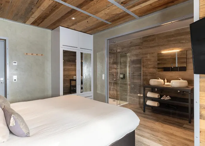 Chalet Black Diamond - Tango Charlie